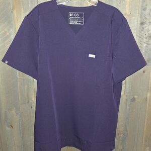FIGS Men's Medium LEON 3 POCKET SCRUB TOP Technical Collection Deep Purple NWOT